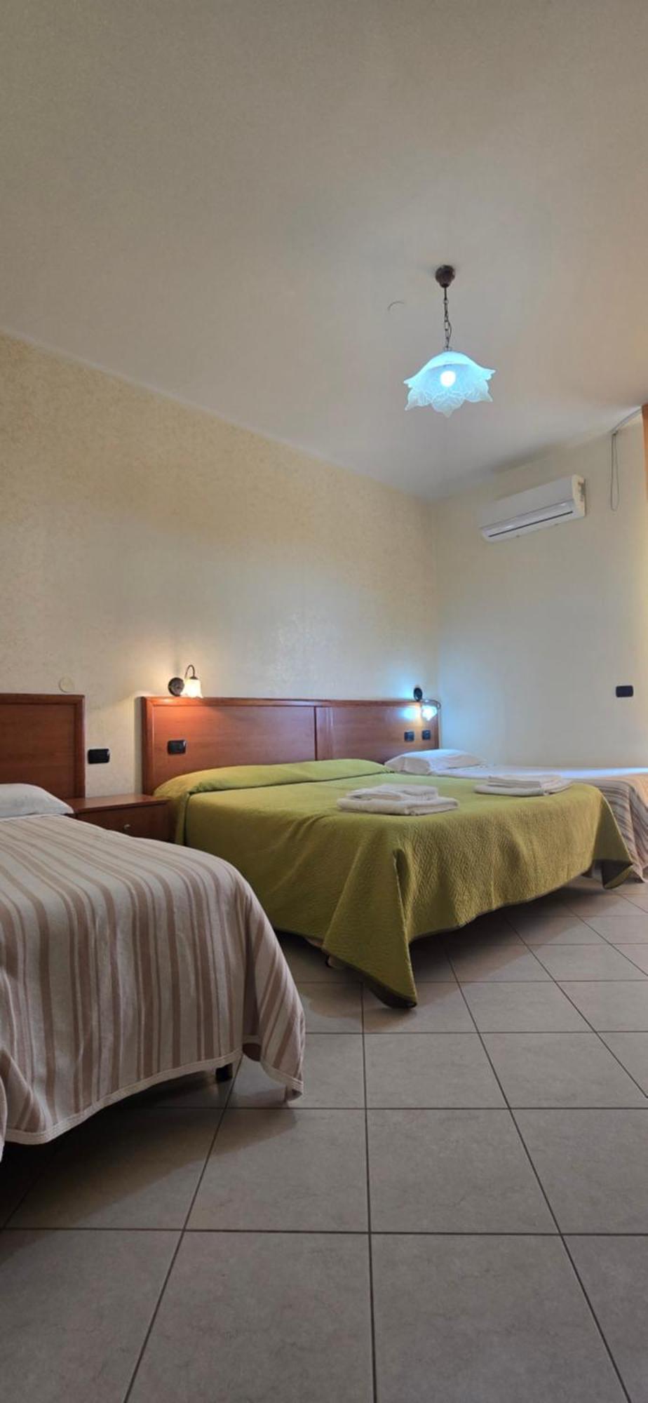 Hotel Ristorante La Decanata Le Castella  Bagian luar foto