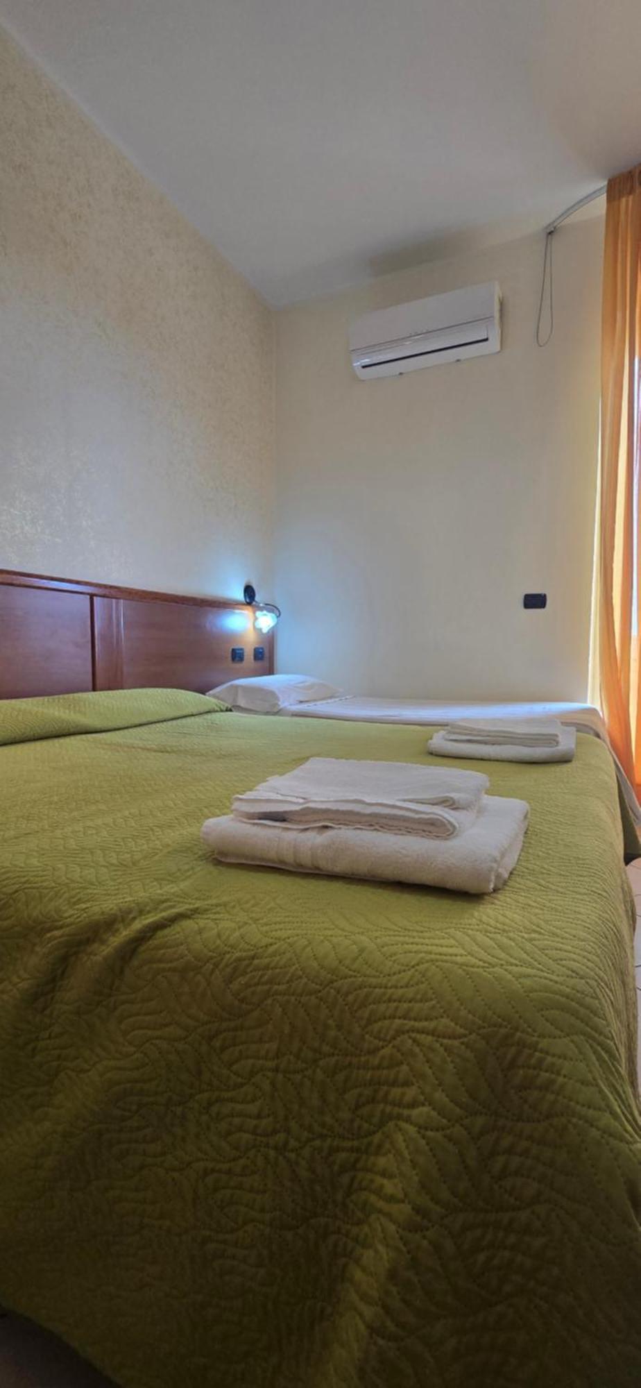 Hotel Ristorante La Decanata Le Castella  Bagian luar foto