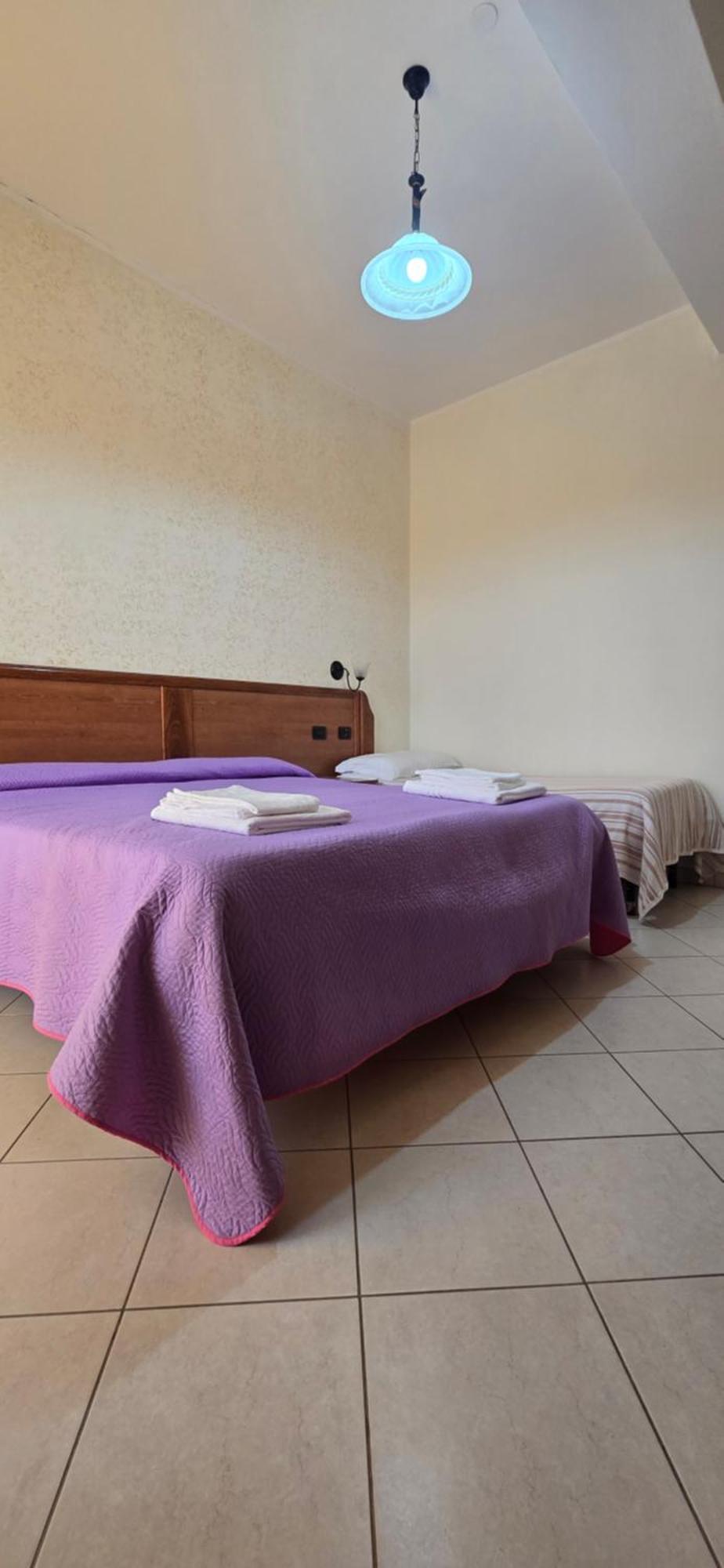 Hotel Ristorante La Decanata Le Castella  Bagian luar foto